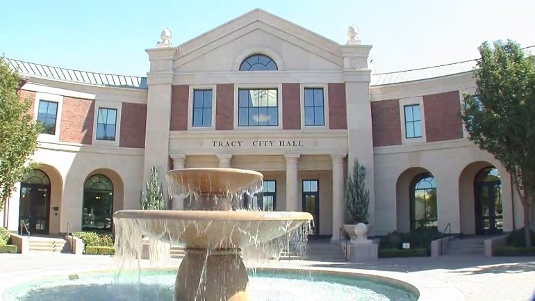 Tracy Signs